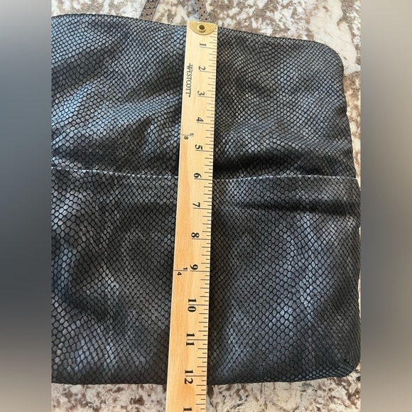 𝅺Luciana Verde Convertible Clutch Snake Print Black Brown - Picture 10 of 10